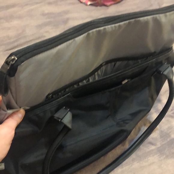 Samsonite large black laptop travel bag. Padded interior pouch and room for lots - Picture 7 of 12